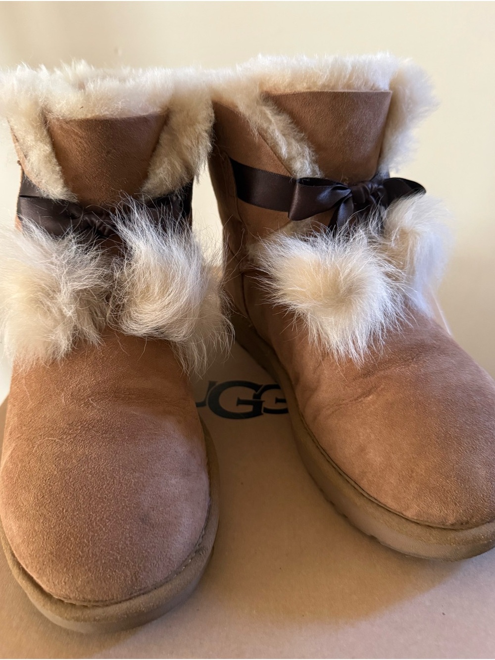 UGG Gita Chestnut Shearling Pom Pom Boots – Women’s Size 7